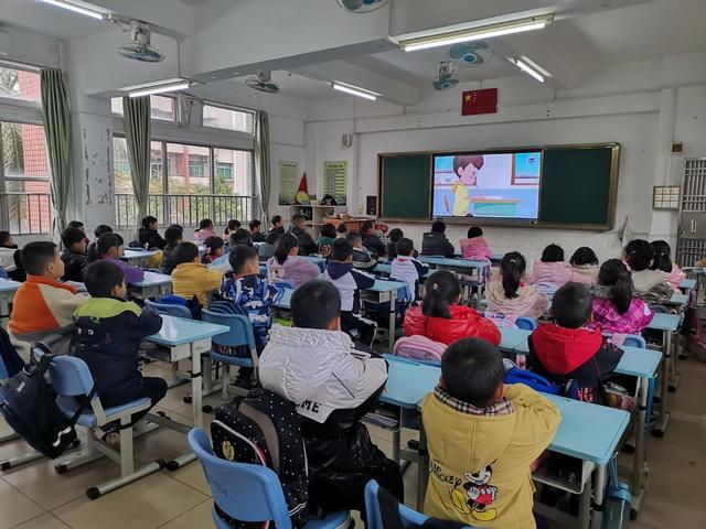学校近视防控全攻略：四项关键措施守护学生视力