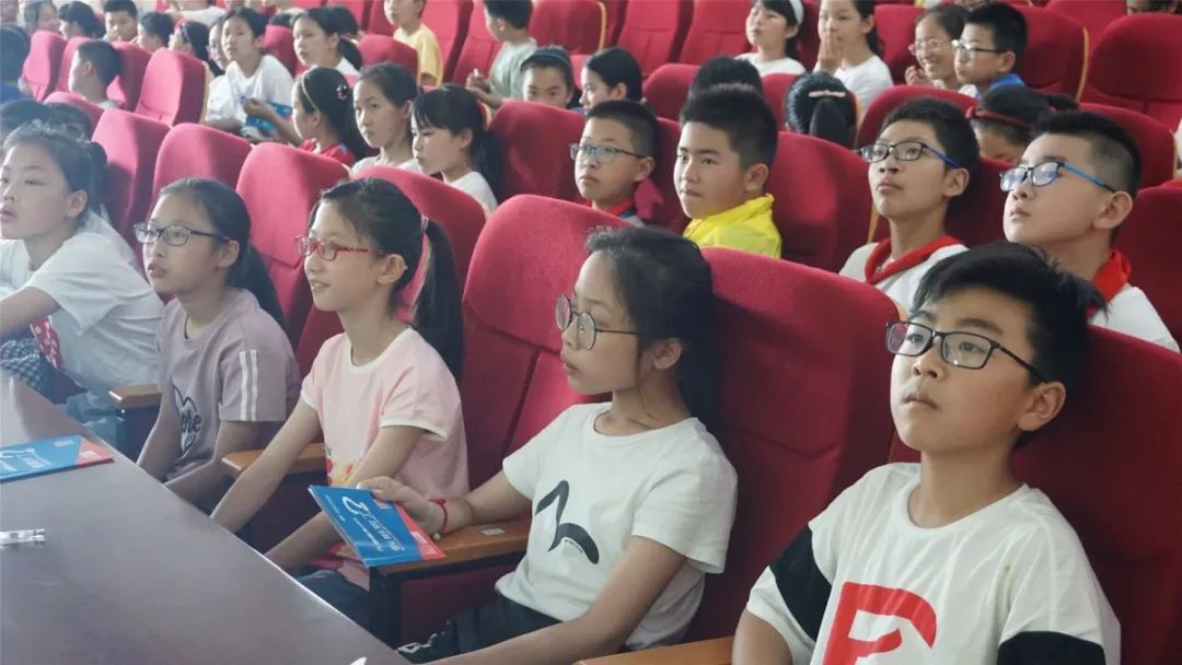 从源头抓起：近视防控从儿童时期开始的重要性