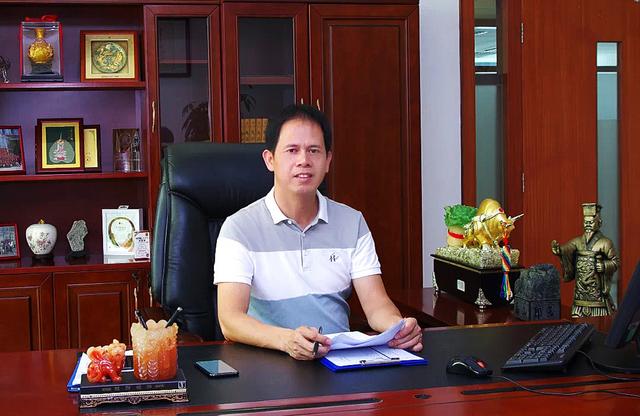 50岁朝阳科技董事长死因披露，与高管妻子合照流出，死前照片曝光